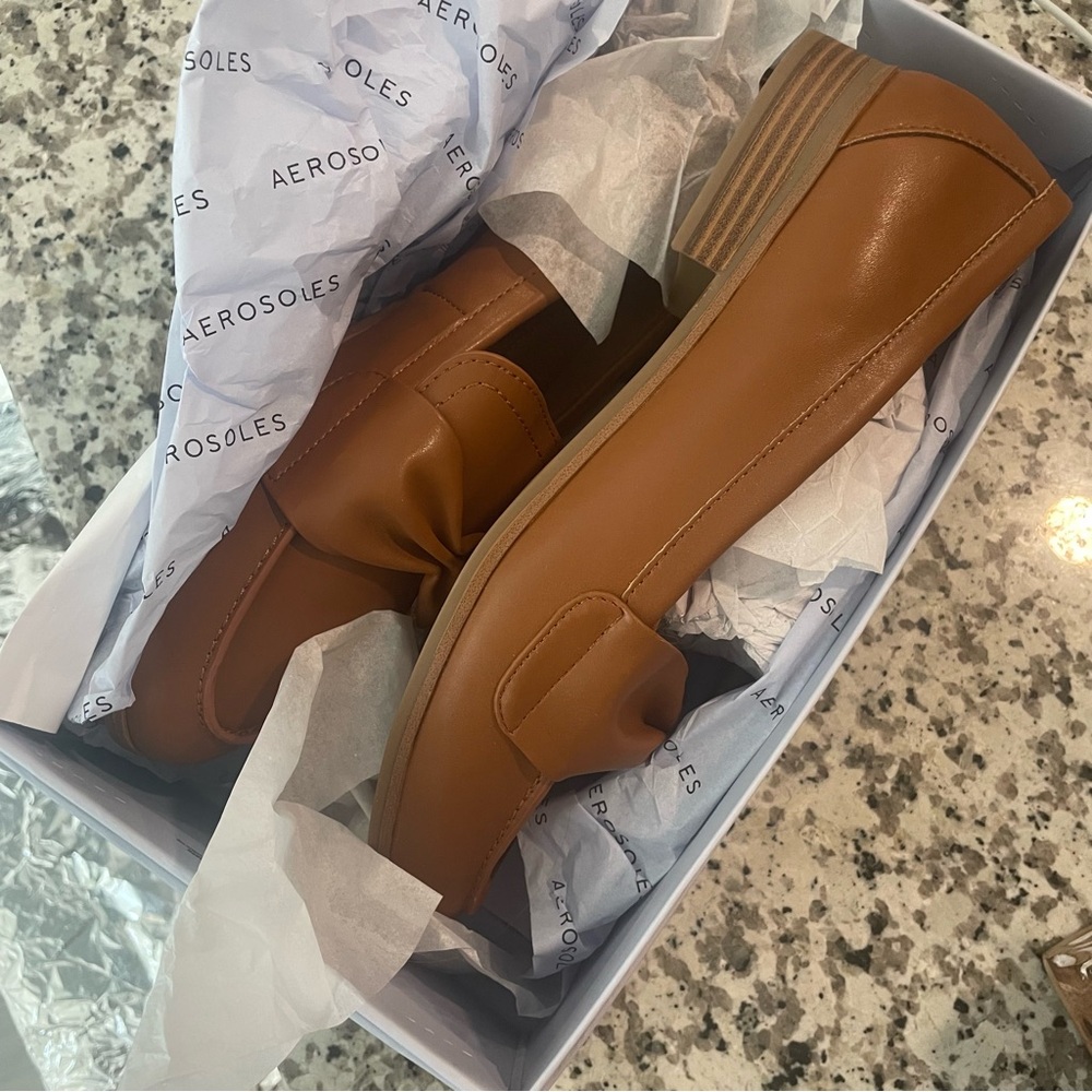 AEROSOLES Women’s Tan Loafers